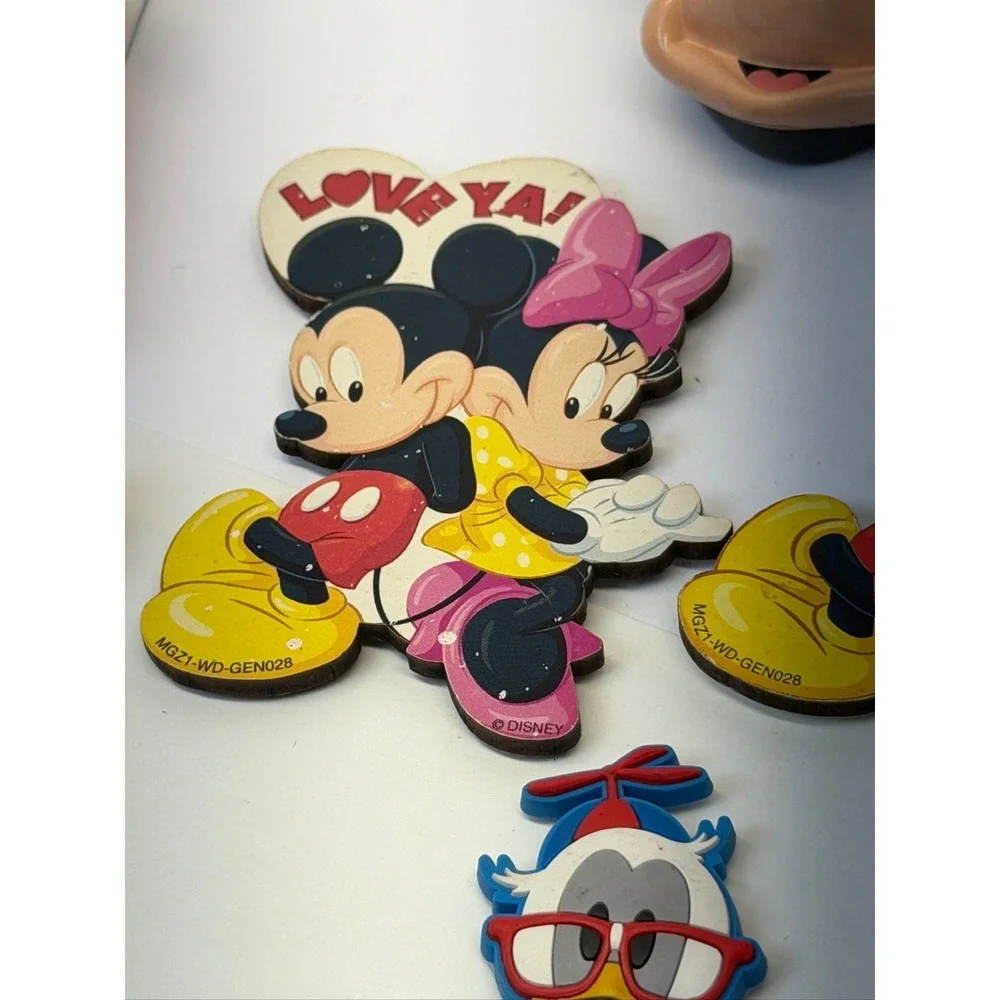 Lot of 11 M&M's & Disney Magnets Mickey Minnie Pooh Donald Duck Hand Sanitizer